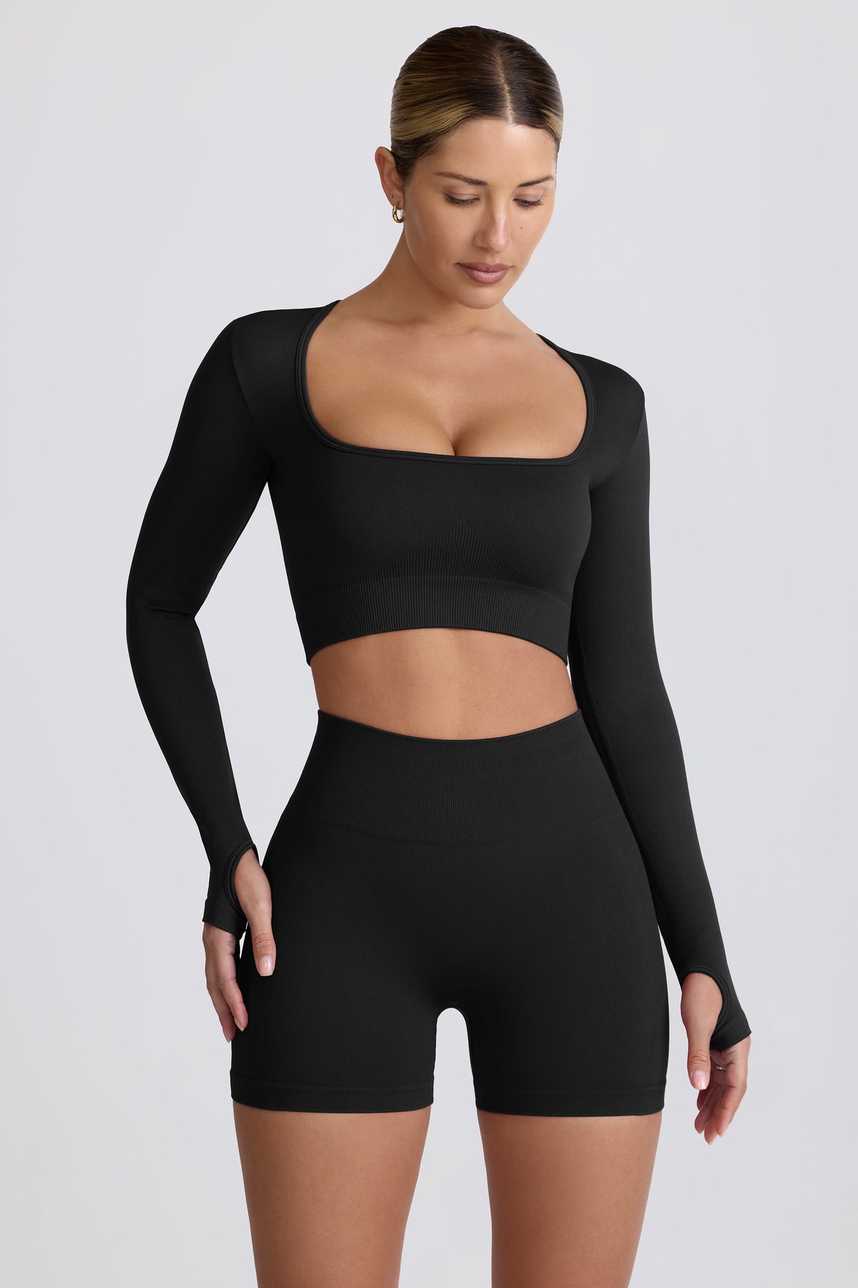 Super Sculpt Seamless Long-Sleeve Crop Top in Black - 8
