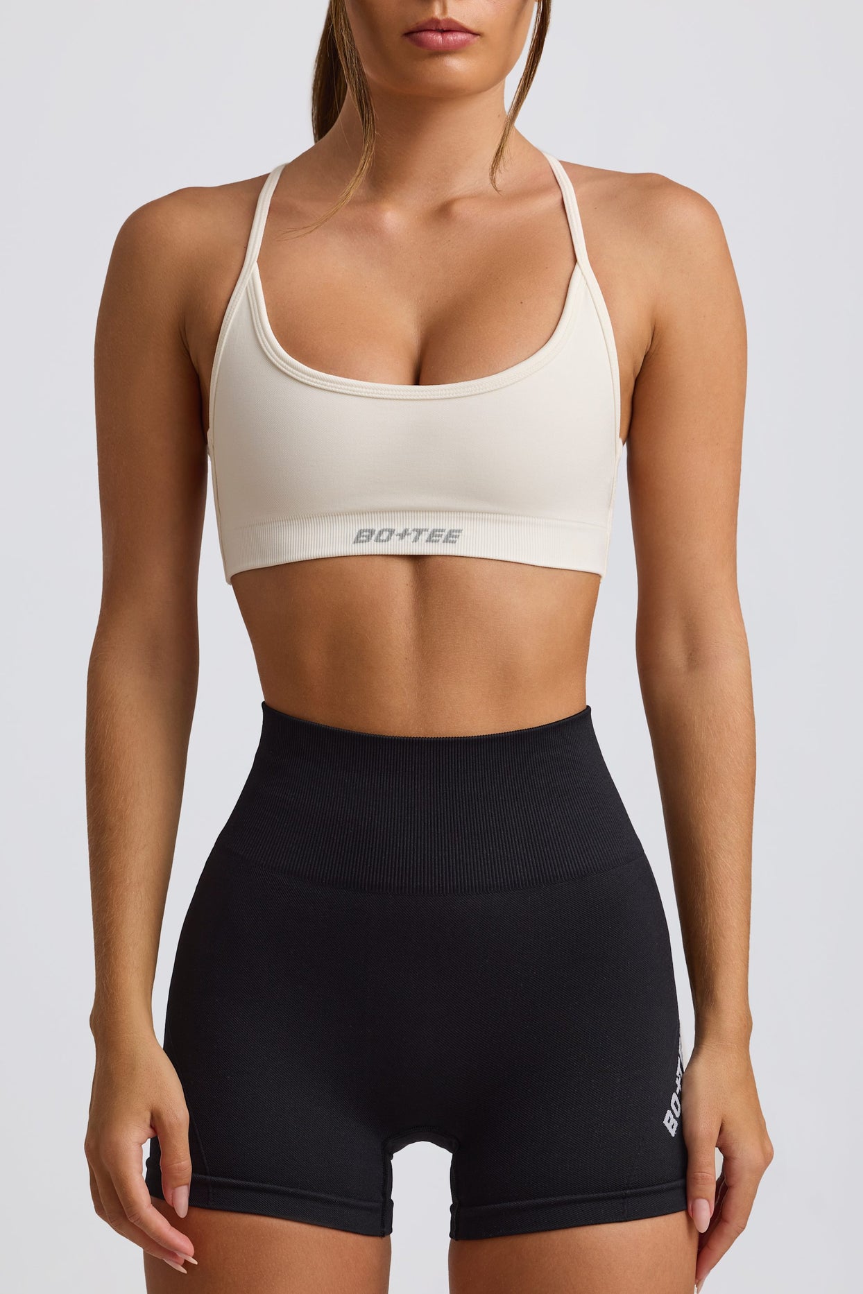 Super Sculpt Seamless Backless Sports Bra in White - 4