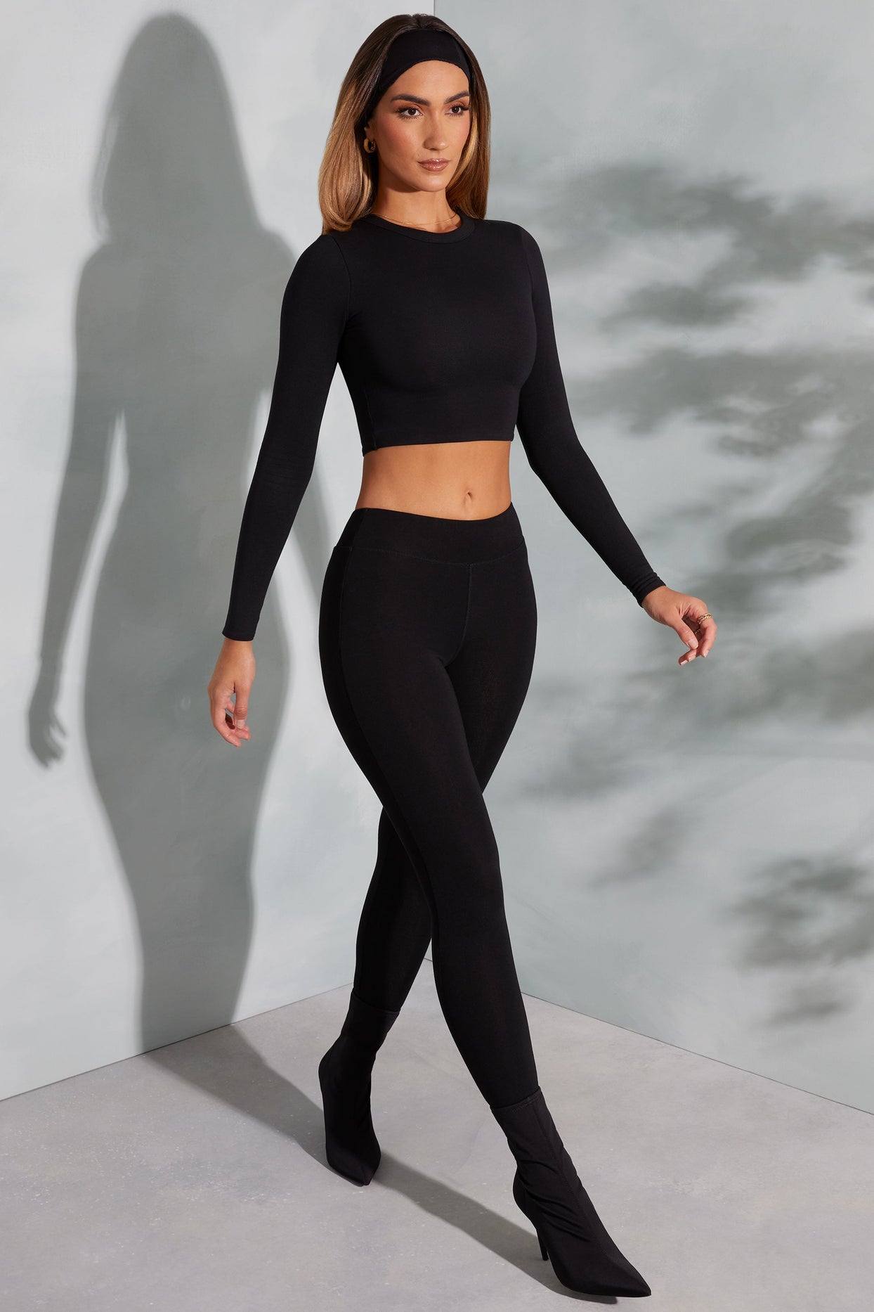 Round Neck Long Sleeve Top in Black