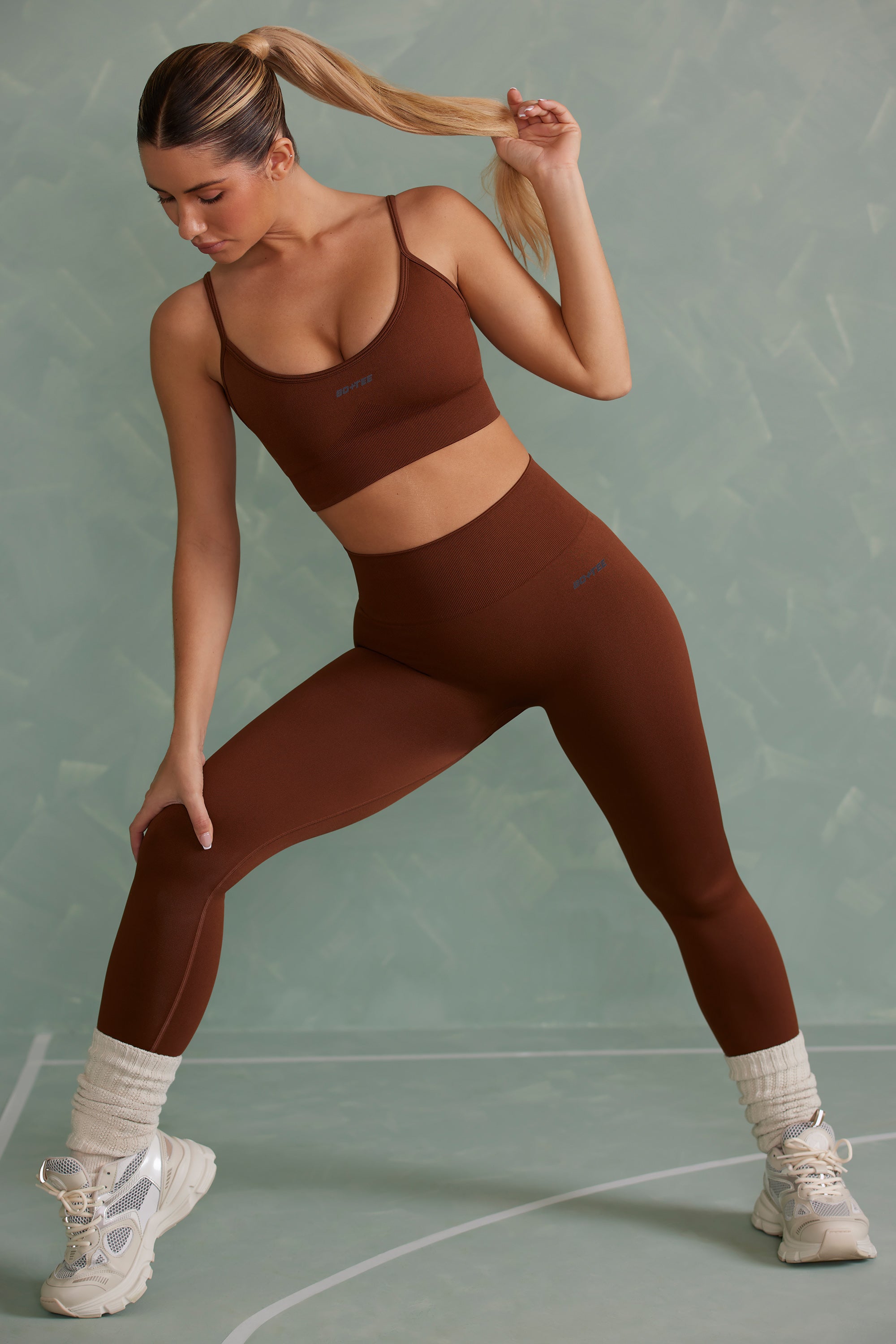 🤎🐫 copper brown is another beautiful neutral color I never wore brown  before 🤎🐫 thanks to lulu I absolutely love it… muscle love crop tank •  align pants • flow y bra 🙌🏽🤎 : r/lululemon